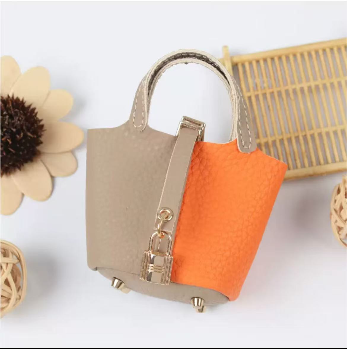 GA Mini vegetable basket bag accessory, exquisite car keychain.