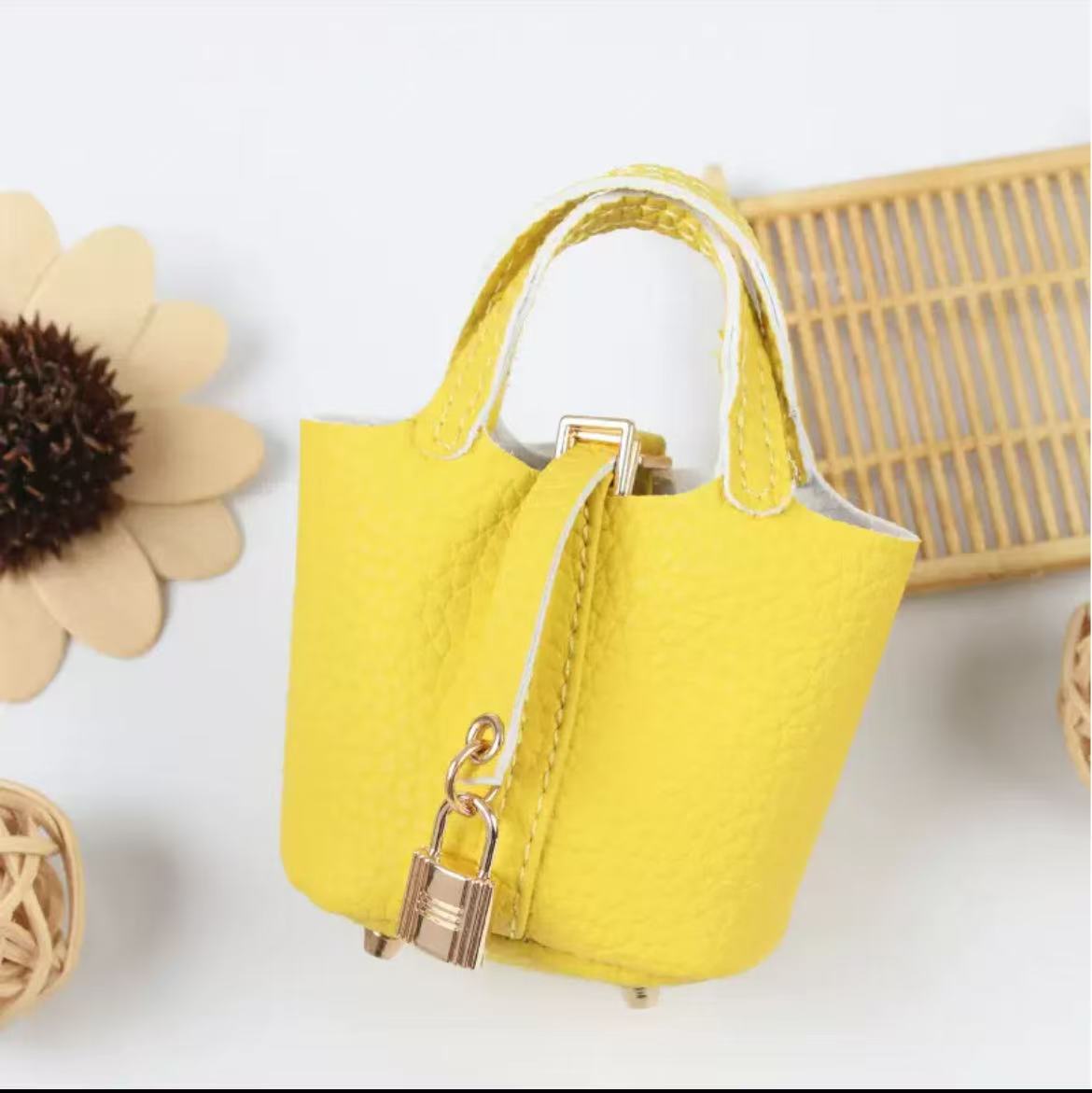 GA Mini vegetable basket bag accessory, exquisite car keychain.