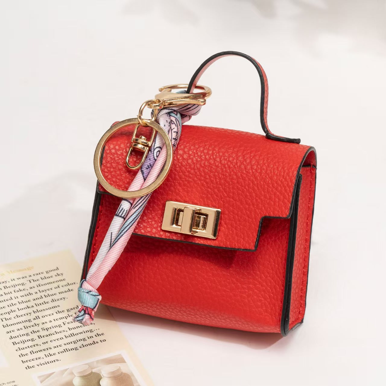 GA Cute and creative car keychain pendant for the mini platinum bag