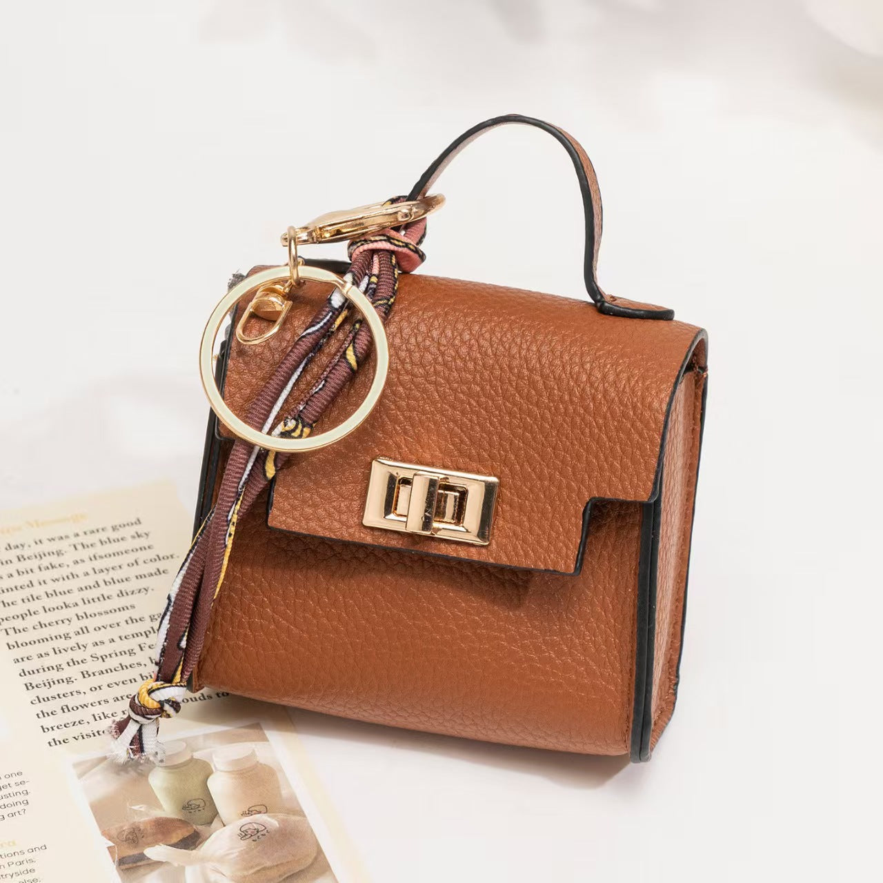 GA Cute and creative car keychain pendant for the mini platinum bag