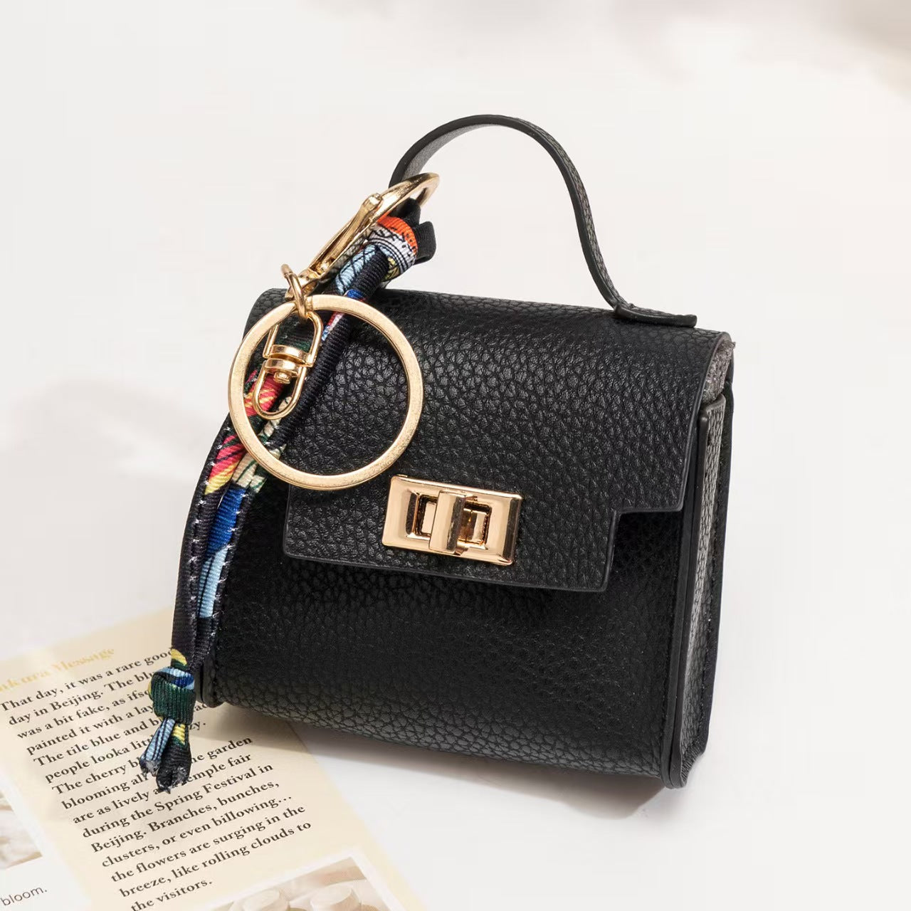 GA Cute and creative car keychain pendant for the mini platinum bag