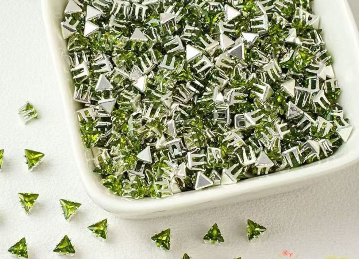 GA triangle zirconia beads 4mm