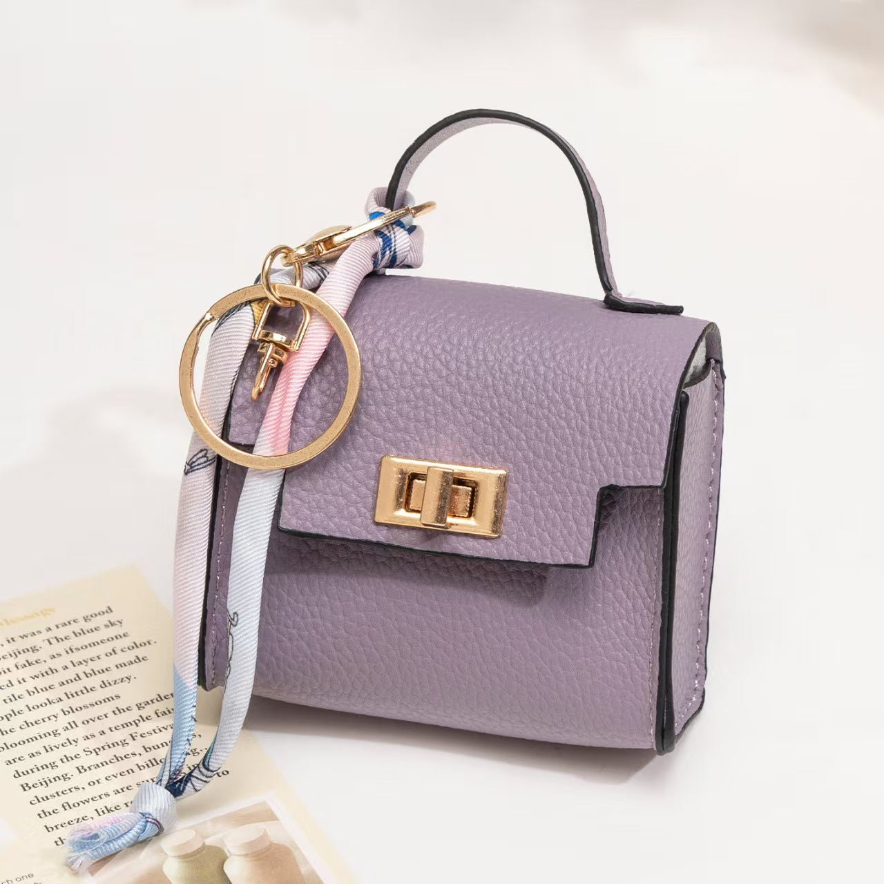 GA Cute and creative car keychain pendant for the mini platinum bag