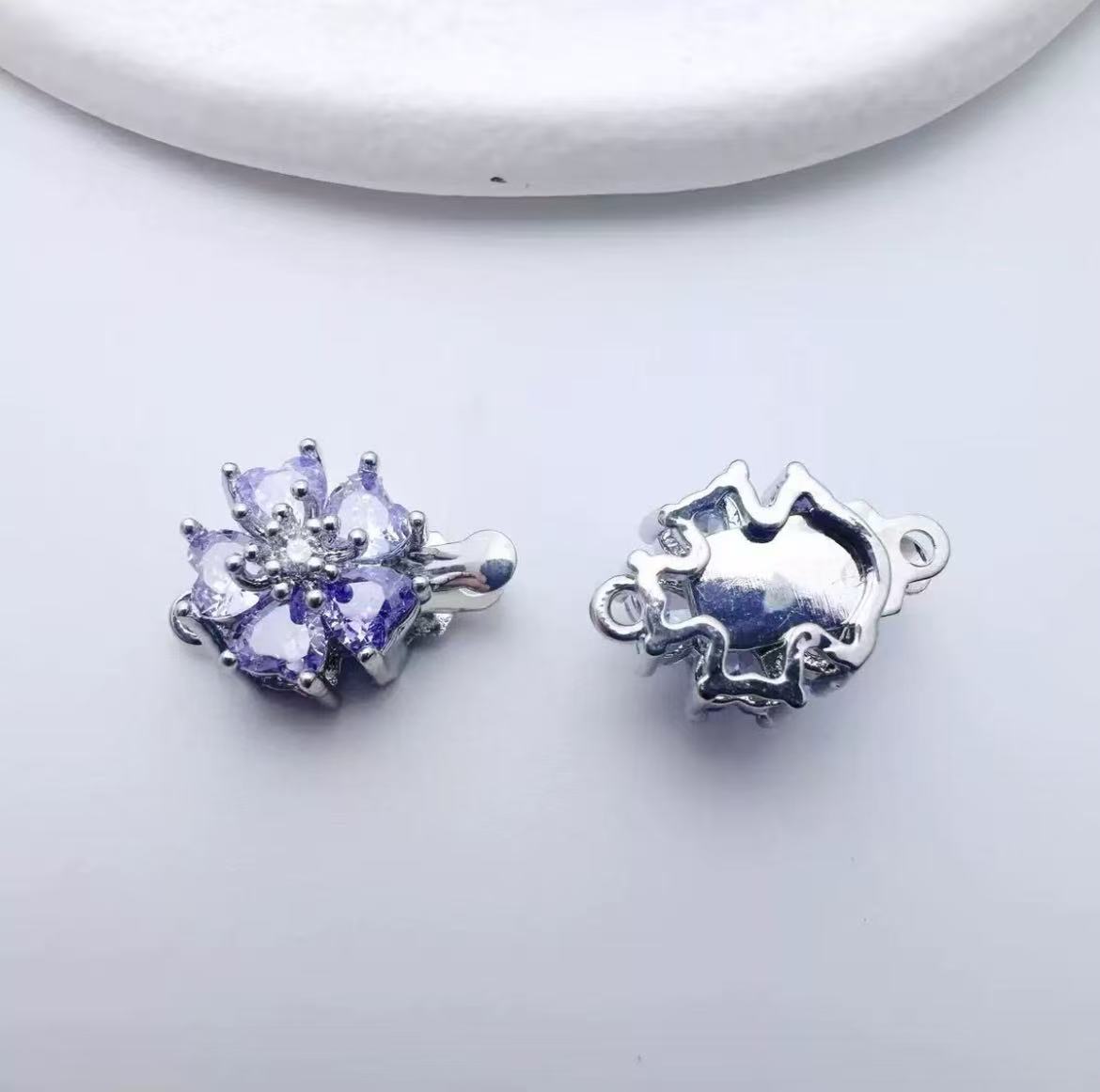 Fashionable flower clip-on fastener, micro-inlaid zirconia, hand chain and necklace connection clasp, DIY jewelry accessories, bead materials.