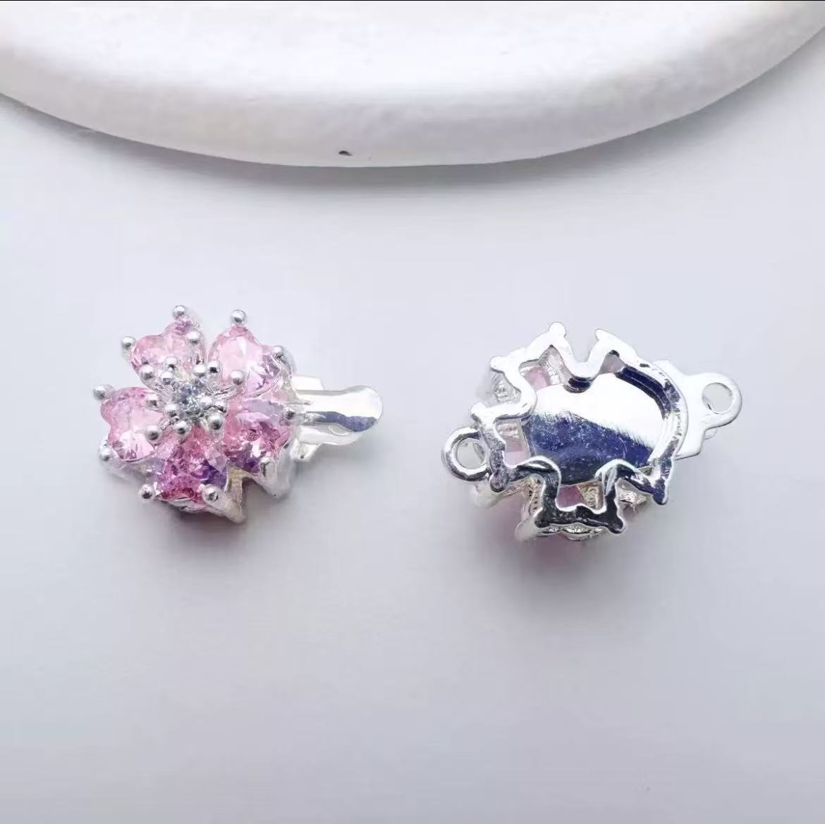 Fashionable flower clip-on fastener, micro-inlaid zirconia, hand chain and necklace connection clasp, DIY jewelry accessories, bead materials.