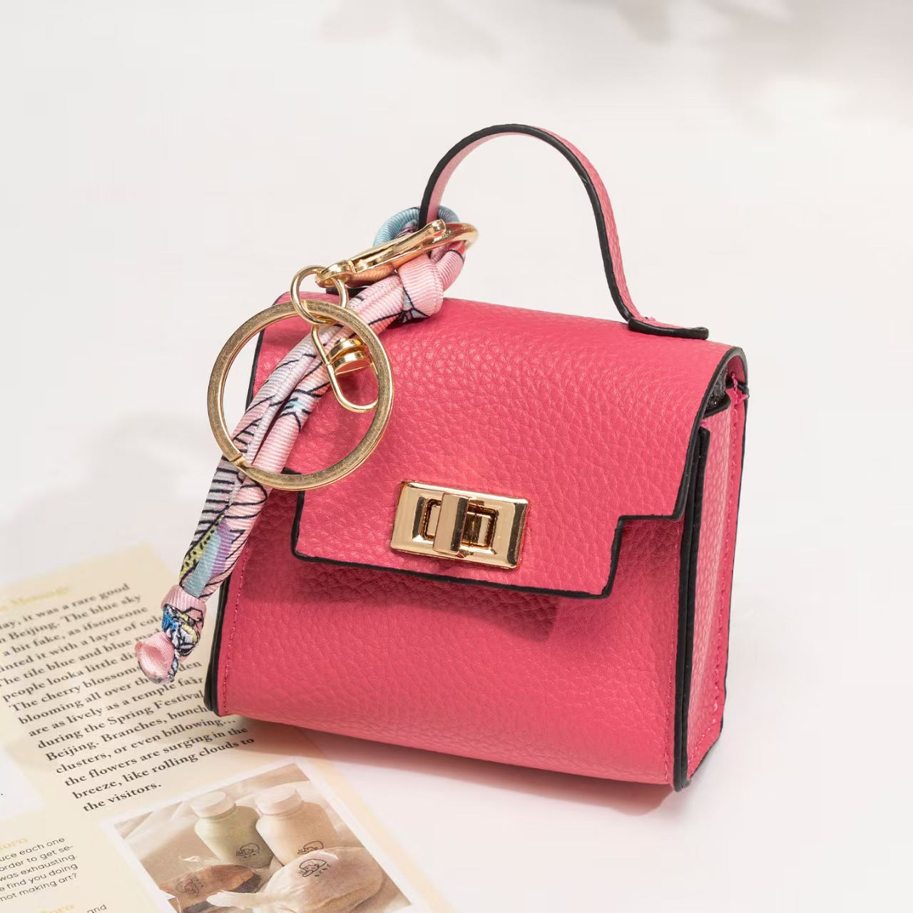 GA Cute and creative car keychain pendant for the mini platinum bag