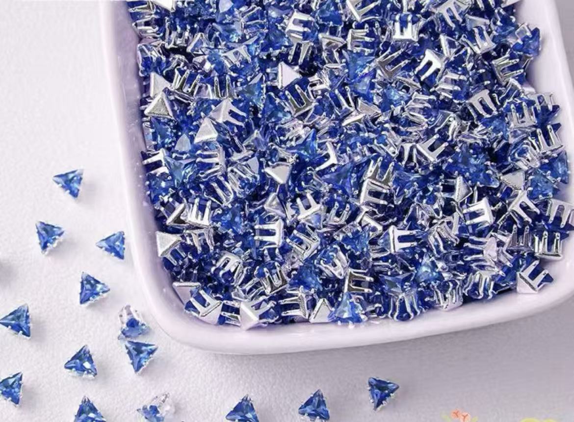 GA triangle zirconia beads 4mm