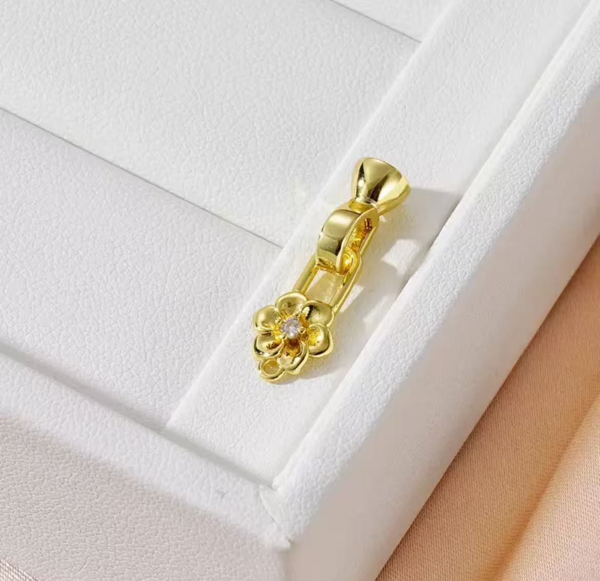GA 18K gold-plated white gold finish, silver chain, and pearl necklace clasp.