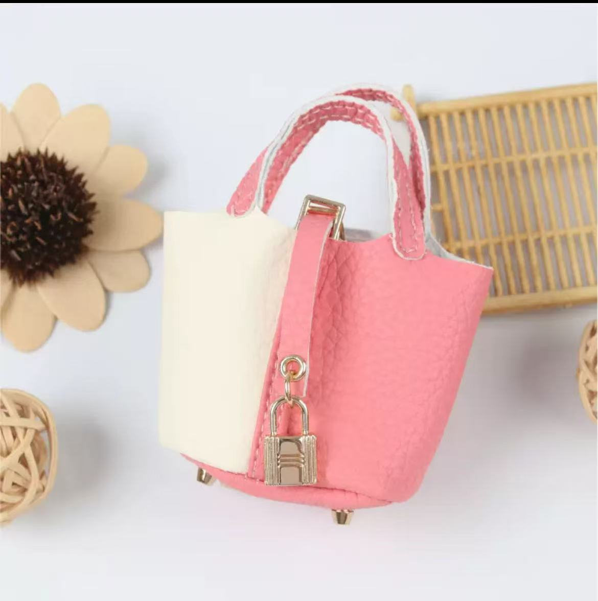 GA Mini vegetable basket bag accessory, exquisite car keychain.