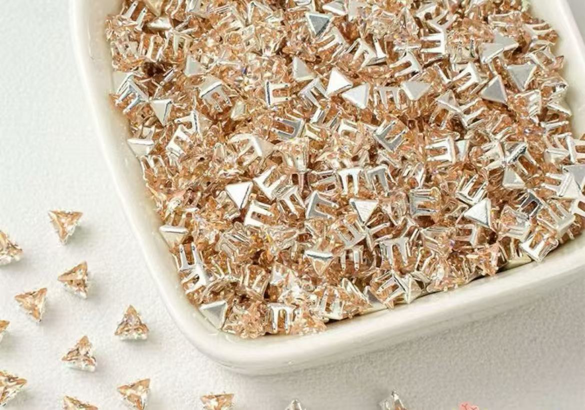 GA triangle zirconia beads 4mm