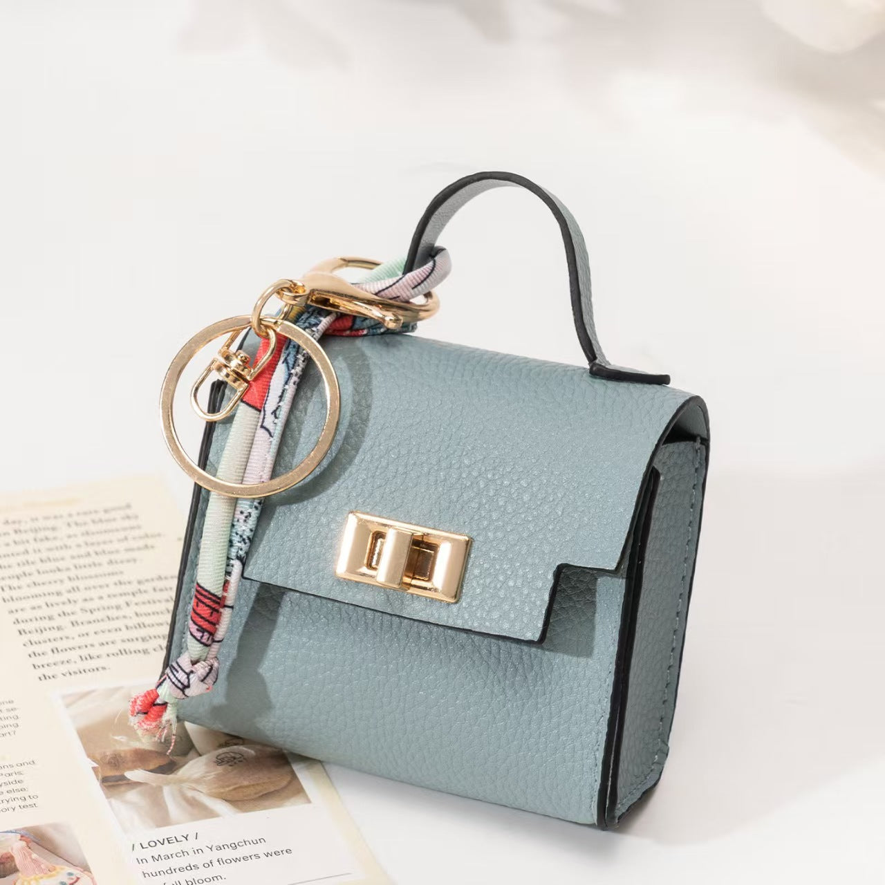 GA Cute and creative car keychain pendant for the mini platinum bag