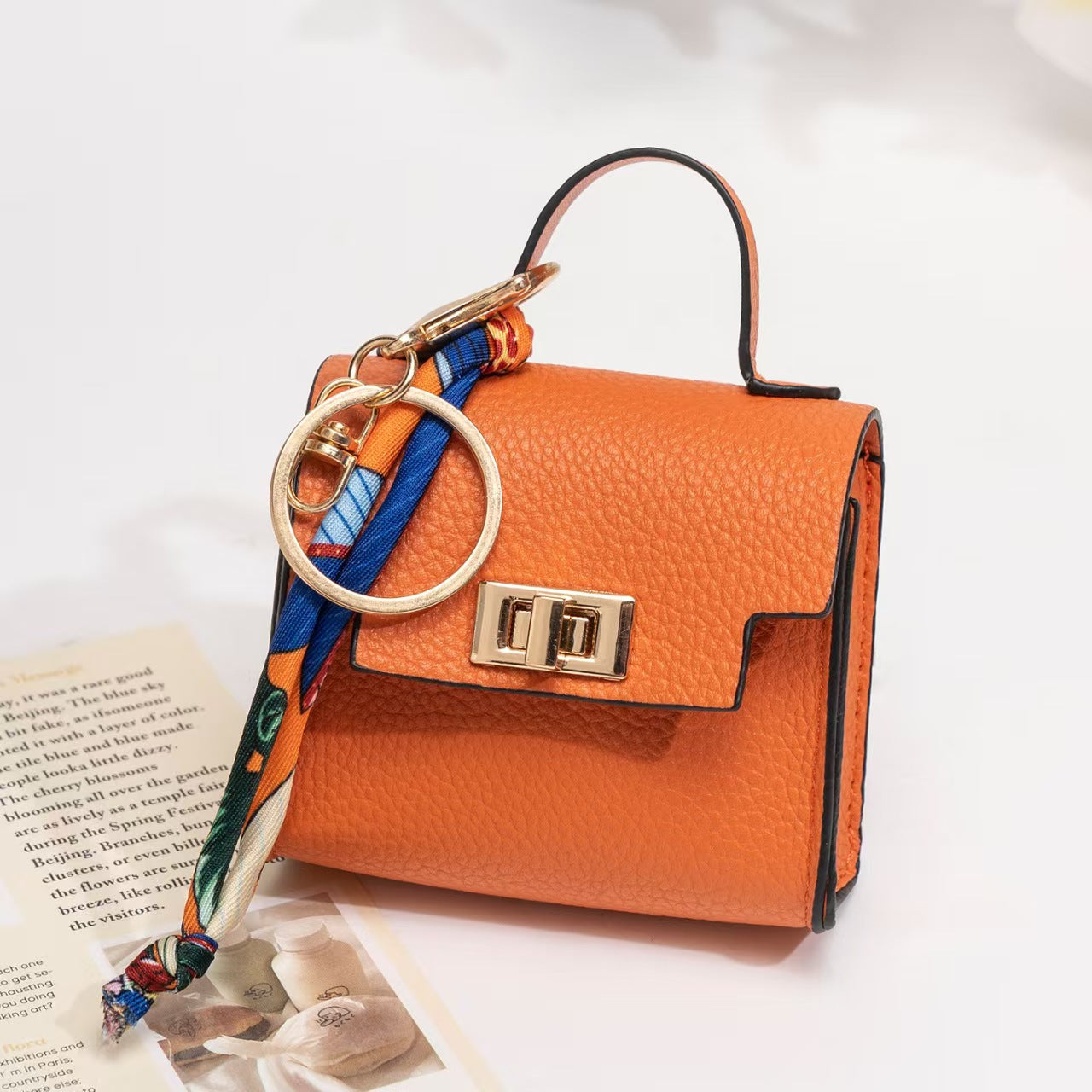 GA Cute and creative car keychain pendant for the mini platinum bag