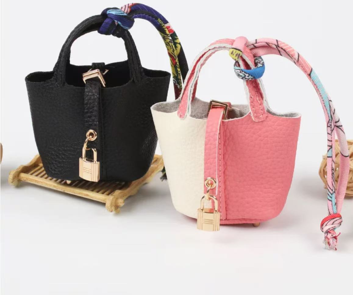 GA Mini vegetable basket bag accessory, exquisite car keychain.