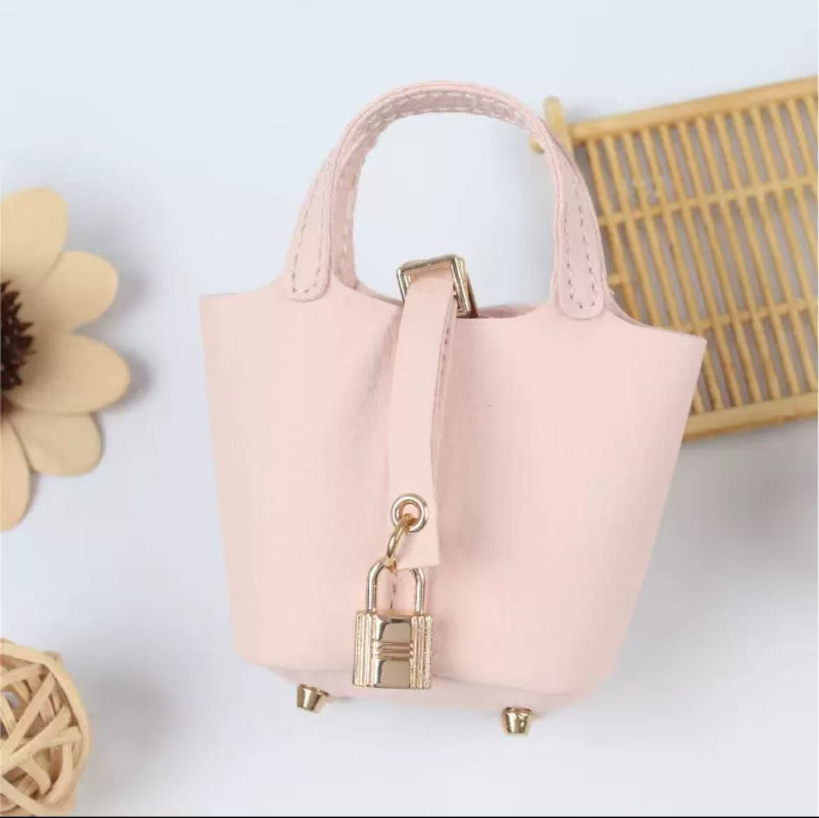 GA Mini vegetable basket bag accessory, exquisite car keychain.