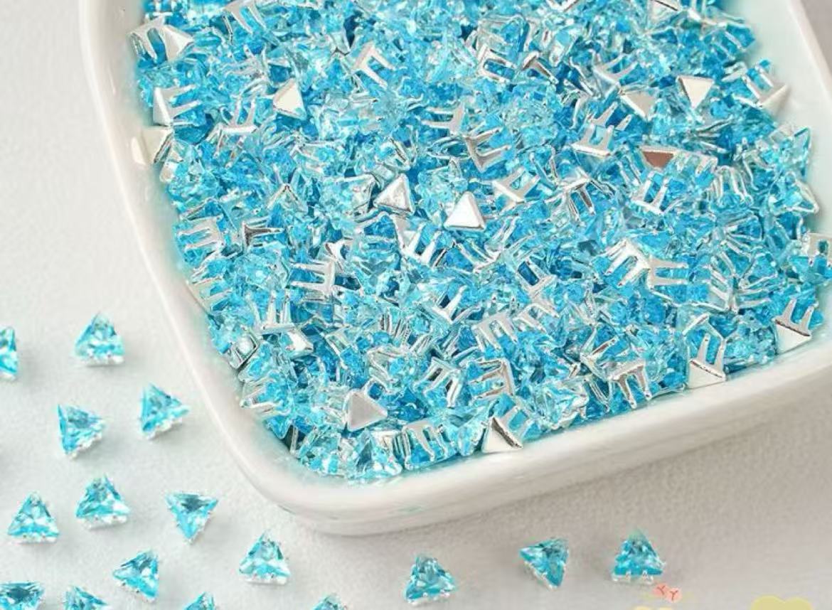 GA triangle zirconia beads 4mm