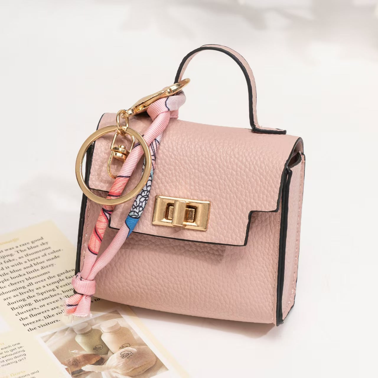 GA Cute and creative car keychain pendant for the mini platinum bag