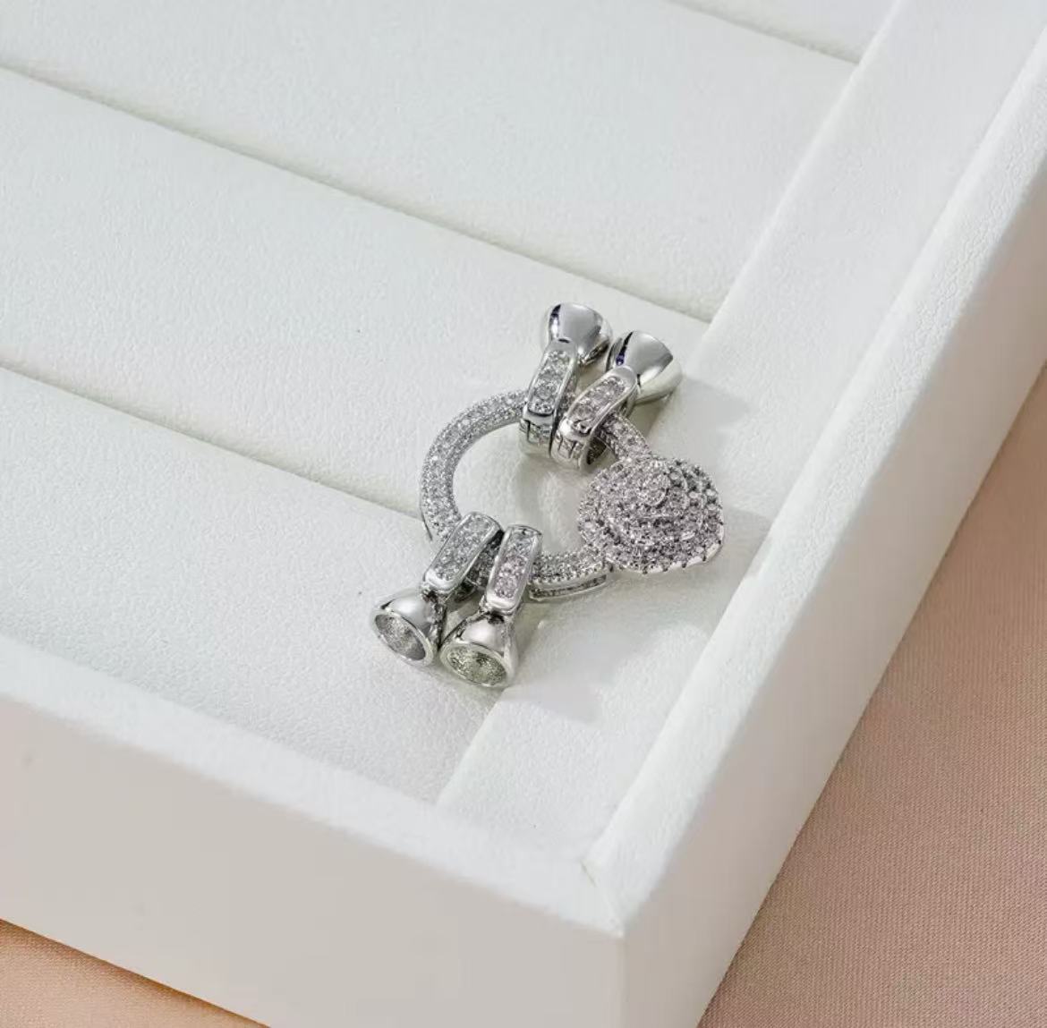 GA 18K gold-plated white gold finish, silver chain, and pearl necklace clasp.