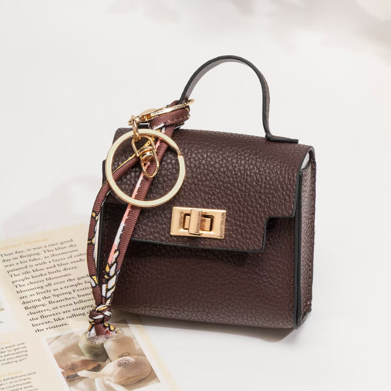 GA Cute and creative car keychain pendant for the mini platinum bag
