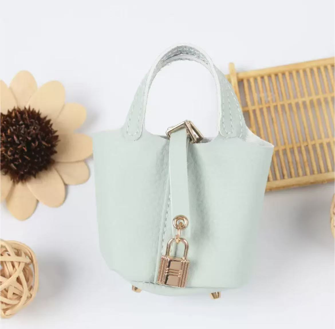 GA Mini vegetable basket bag accessory, exquisite car keychain.
