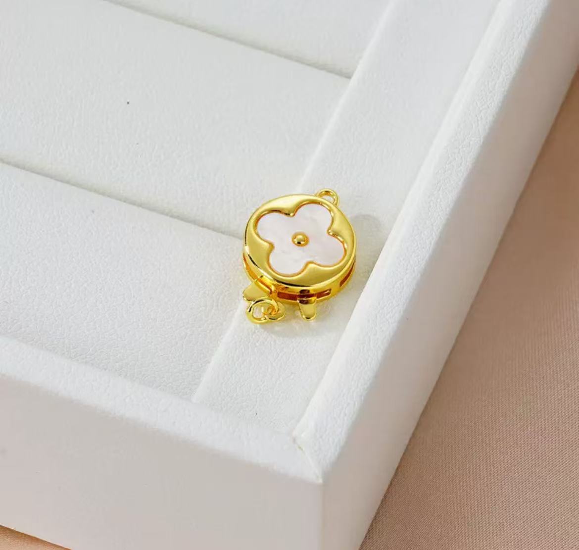 GA 18K gold-plated white gold finish, silver chain, and pearl necklace clasp.