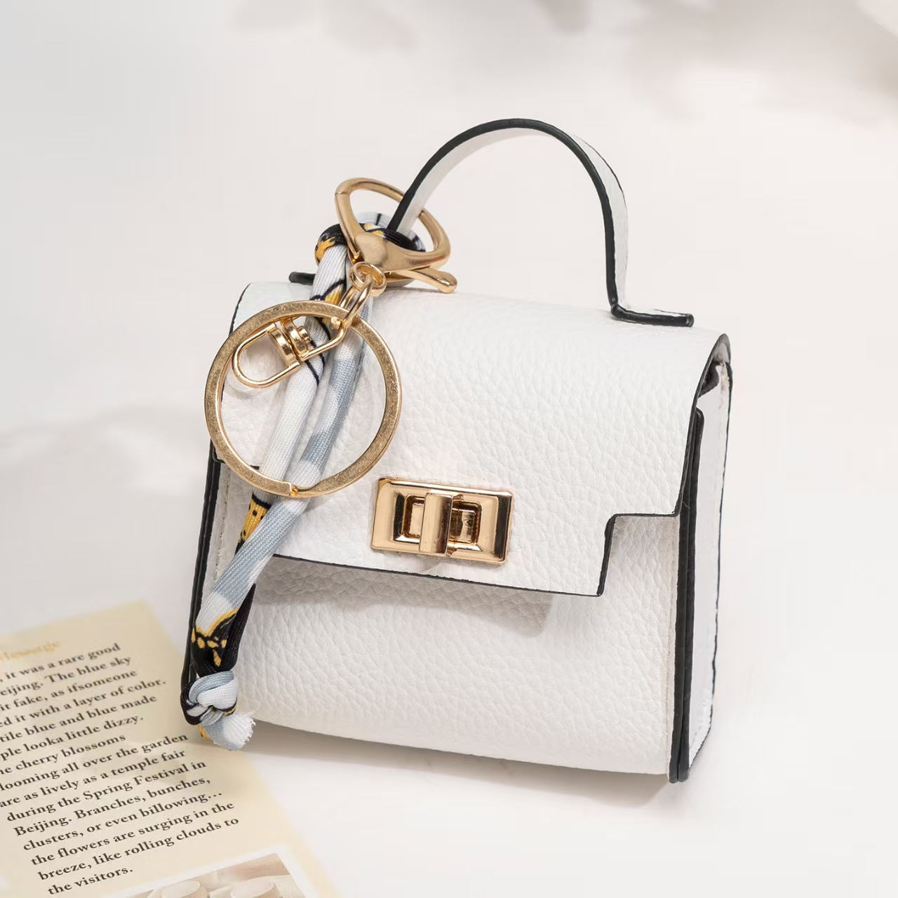 GA Cute and creative car keychain pendant for the mini platinum bag