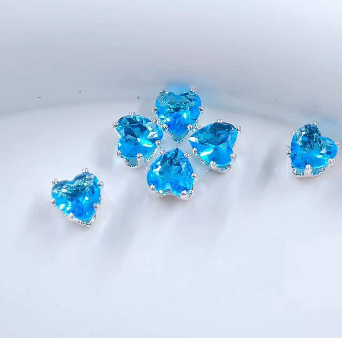 GA heart-shaped zirconia beads 4mm
