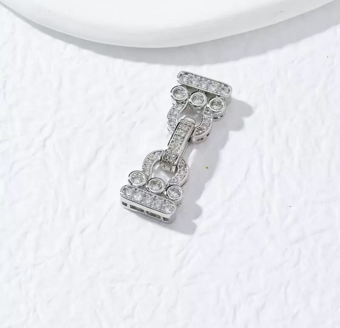 GA 18K gold-plated white gold finish, silver chain, and pearl necklace clasp.