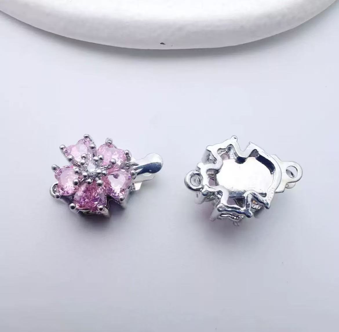 Fashionable flower clip-on fastener, micro-inlaid zirconia, hand chain and necklace connection clasp, DIY jewelry accessories, bead materials.