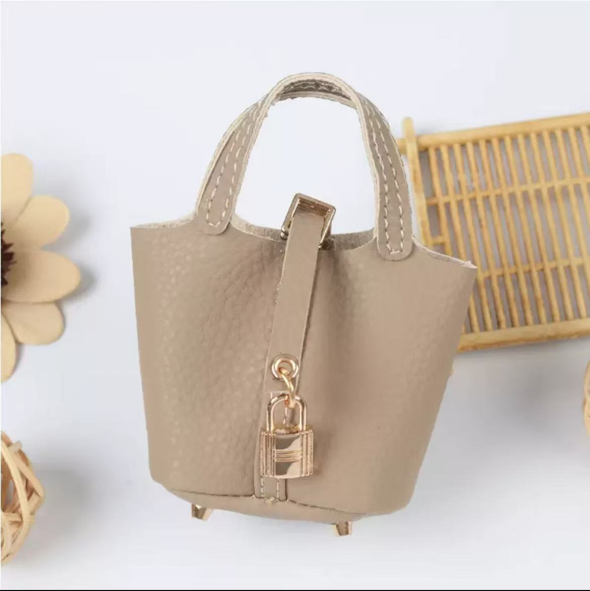 GA Mini vegetable basket bag accessory, exquisite car keychain.