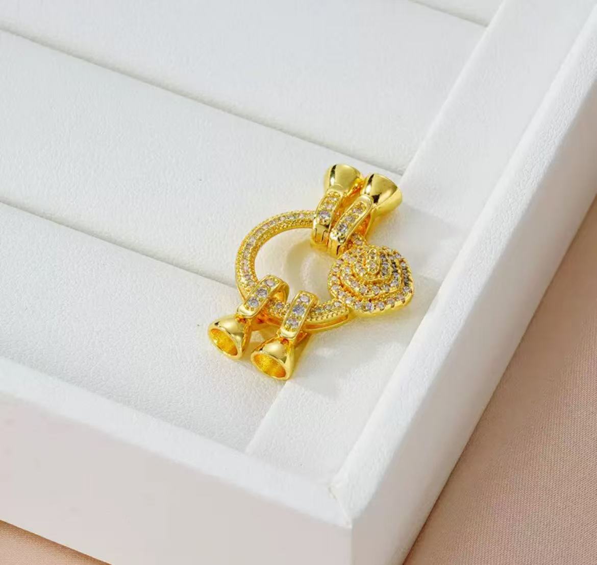GA 18K gold-plated white gold finish, silver chain, and pearl necklace clasp.