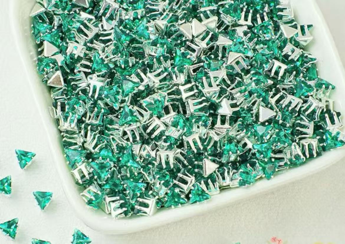 GA triangle zirconia beads 4mm